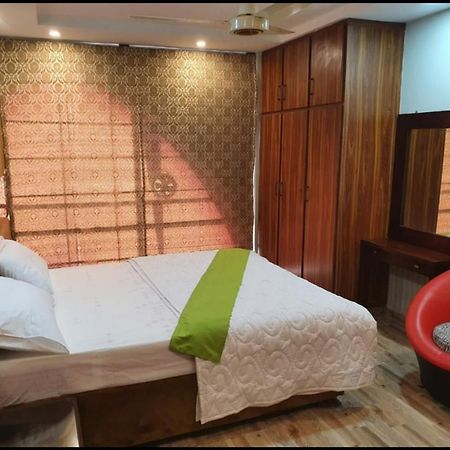 Hak Mall Suites And Apartments Rawalpindi Bagian luar foto