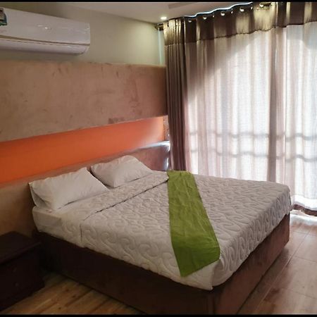 Hak Mall Suites And Apartments Rawalpindi Bagian luar foto