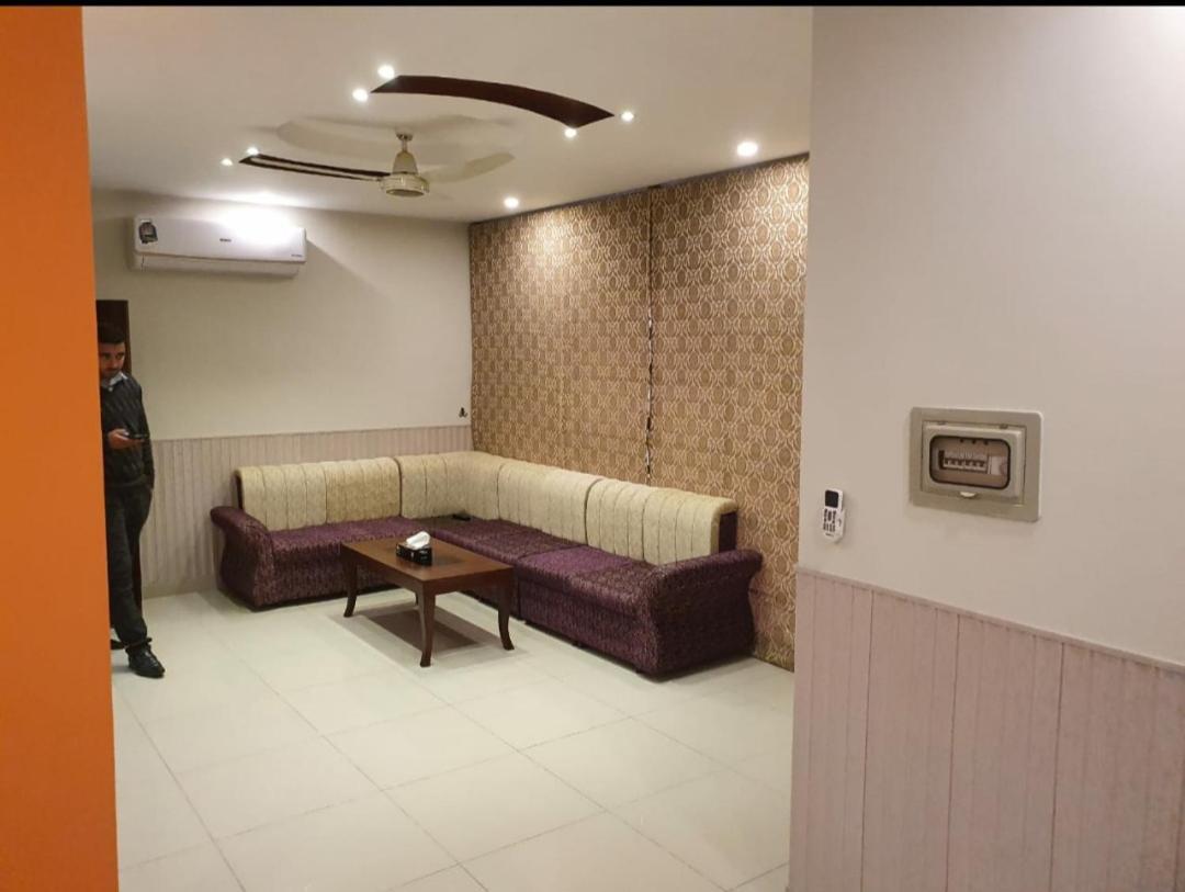 Hak Mall Suites And Apartments Rawalpindi Bagian luar foto