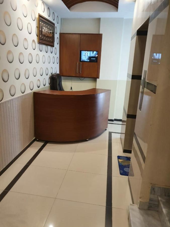 Hak Mall Suites And Apartments Rawalpindi Bagian luar foto