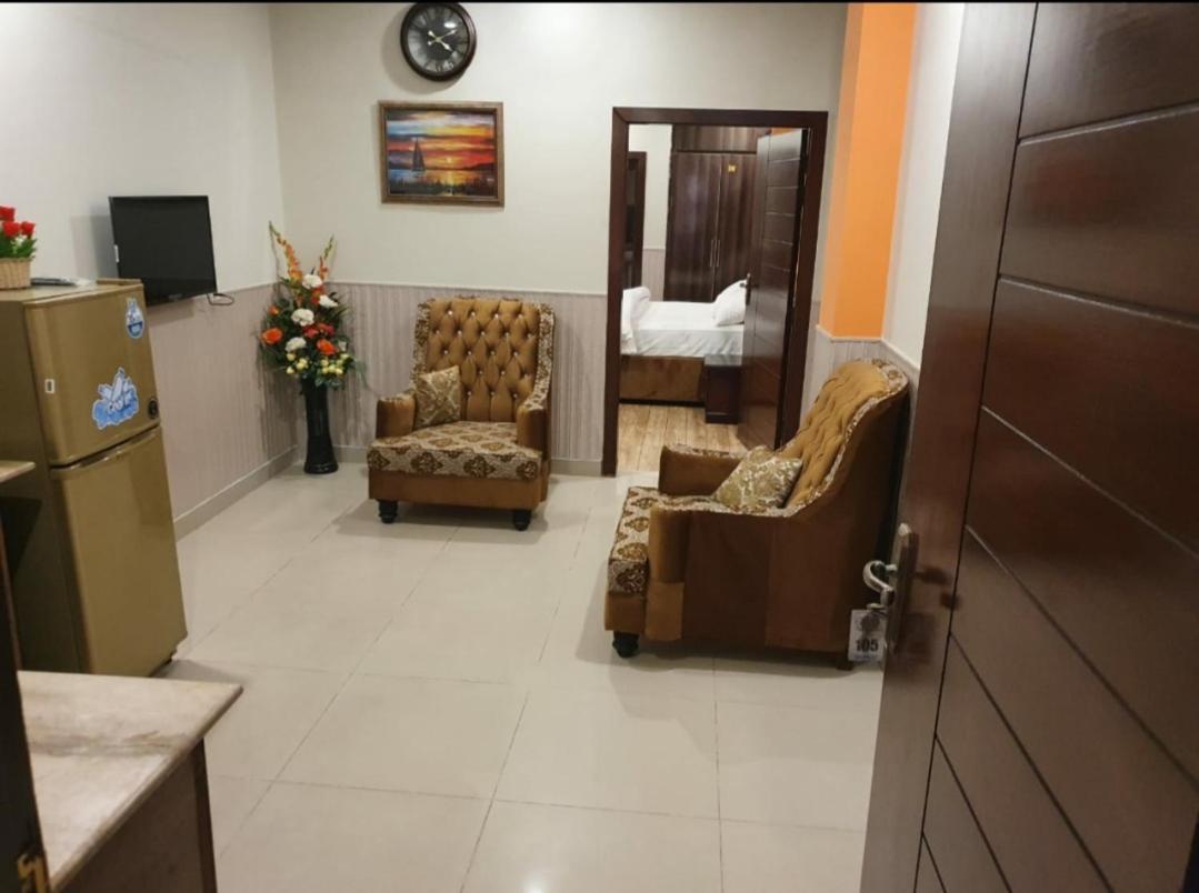 Hak Mall Suites And Apartments Rawalpindi Bagian luar foto