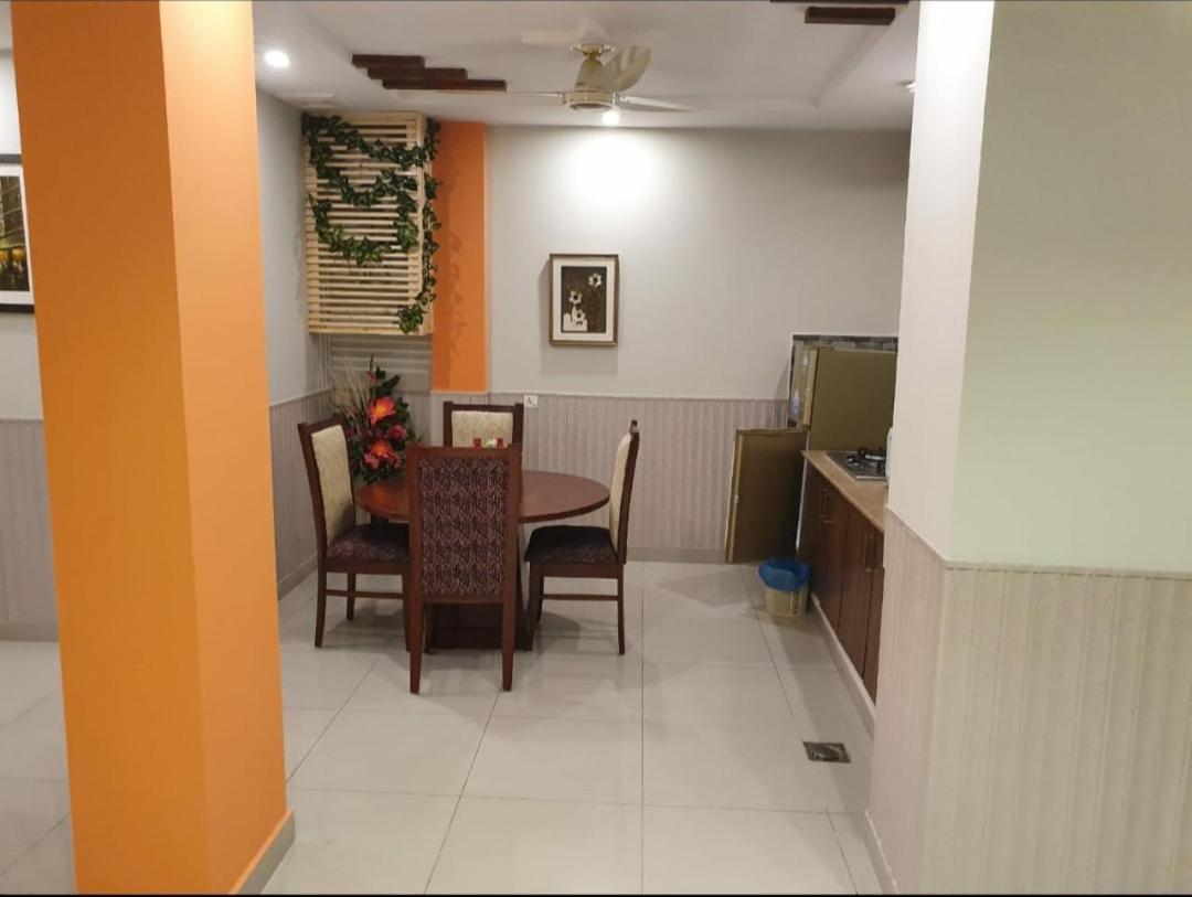 Hak Mall Suites And Apartments Rawalpindi Bagian luar foto