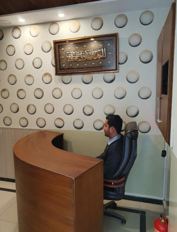 Hak Mall Suites And Apartments Rawalpindi Bagian luar foto