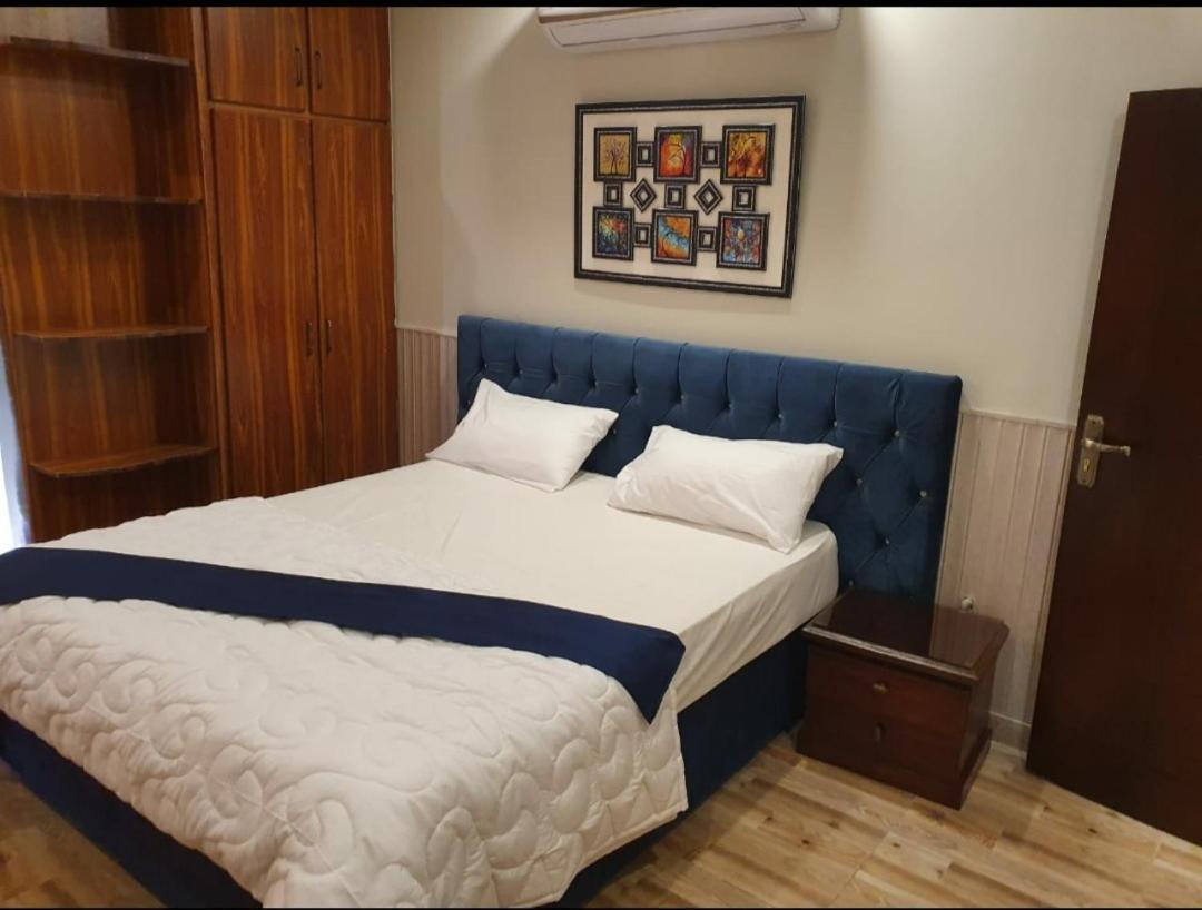Hak Mall Suites And Apartments Rawalpindi Bagian luar foto