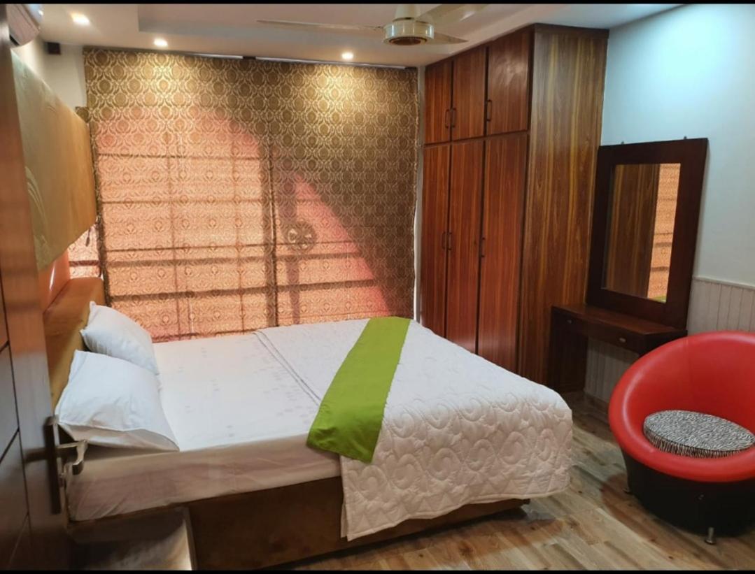 Hak Mall Suites And Apartments Rawalpindi Bagian luar foto