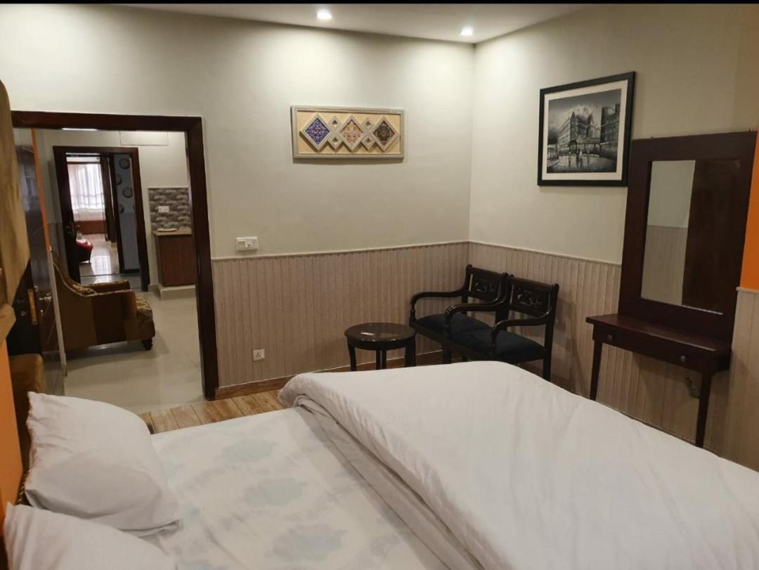 Hak Mall Suites And Apartments Rawalpindi Bagian luar foto