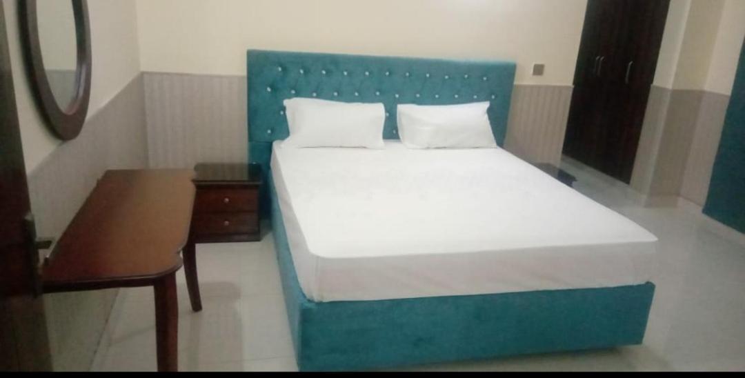 Hak Mall Suites And Apartments Rawalpindi Bagian luar foto
