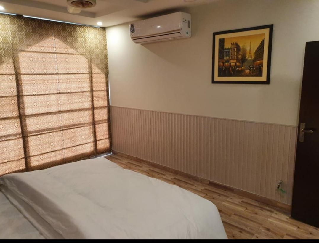 Hak Mall Suites And Apartments Rawalpindi Bagian luar foto