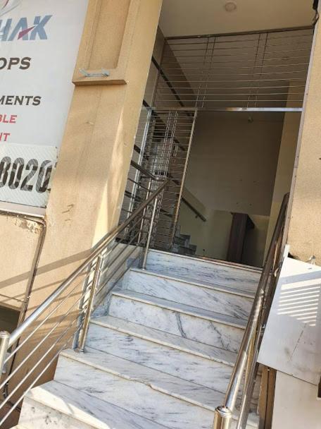 Hak Mall Suites And Apartments Rawalpindi Bagian luar foto